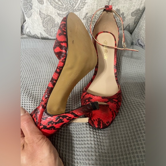 Heels - Picture 3 of 4